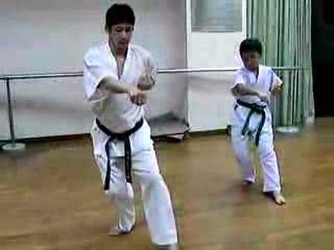 四方蹴り　（八挙動）