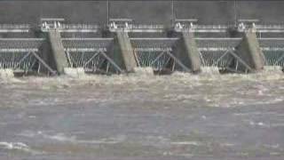 preview picture of video 'March 20, 2008 Arkansas River Flooding'