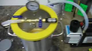 VACUUM CHAMBER SETUP, 2 GALLON W/3 CFM SINGLE STAGE PUMP