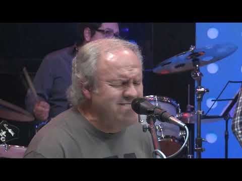 Ella está con lágrimas en los ojos - César "Banana" Pueyrredón