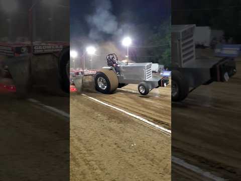 New IH pulling tractor goes for wild ride #shorts