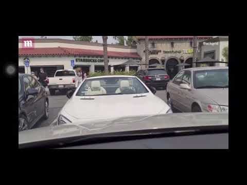 Britney Spears hides from paparazzi 09/08/2020