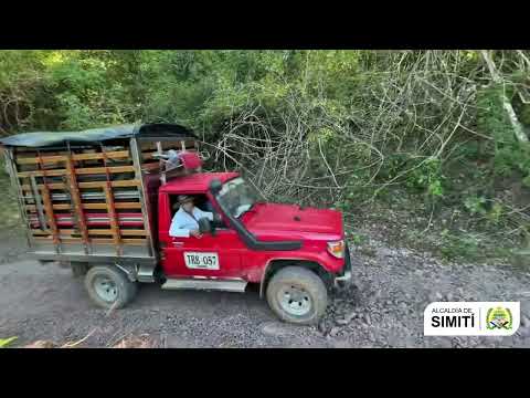 🚜🛣️ ¡Seguimos trabajando por el desarrollo de nuestras comunidades rurales! 💪🌱