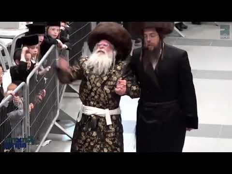 Nadvorna  Rebbe Dances Mitzvah Tantz At His Youngest Daughter's Wedding - Menachem Av 5783
