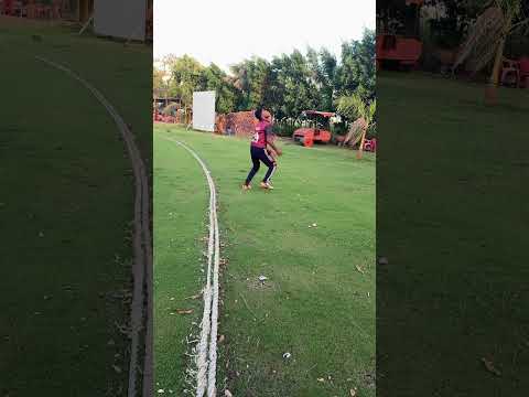 Aaj to alag he catch liya #shortvideo #cricket #bowlingcenter #cricketdrills