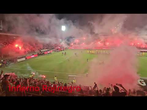 "Infierno Rojinegro, la postal de ayer en el Morera" Barra: La 12 • Club: Alajuelense • País: Costa Rica