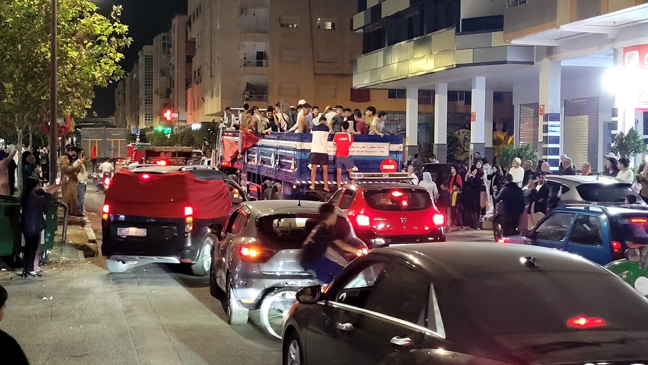 مباشرة من فاس .. فرحة المغاربة بالقرار الأممي الخاص بالصحراء المغربية(فيديو)