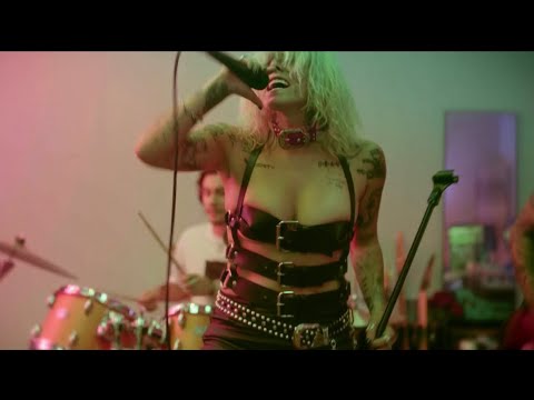 Lauren Sanderson - IDC AT ALL (Live Performance Video)