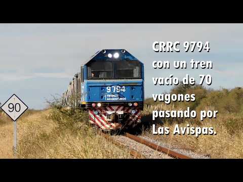 CRRC 9794 con un tren vacío de 70 vagones pasando por Las Avispas. (0886) 24-7-2026.