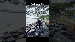 Download lagu gadis cantik mp3