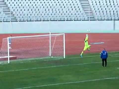 Norway U17 goalkeeper Amund Wichne training