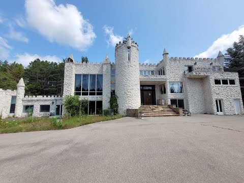 Urban exploring a $1.7 Million Dollar Castle Mansion in GTA, Ontario