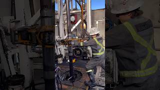 Download lagu Tripping out Drilling Pipe #tripping #drilling #oilandgas  #drillingrig mp3