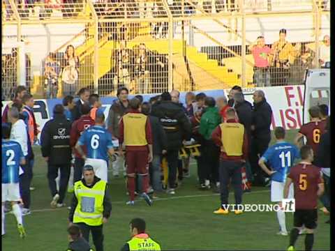 Calcio: massaggio cardiaco per Ettore Mendicino durante Matera-Salernitana