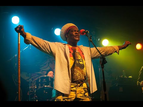 Apple Gabriel with Zvuloon Dub System: War/No More Trouble