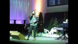 Meredith Andrews "Hark, The Herald Angels Sing" (Live)