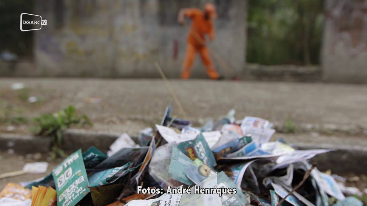 Lixo eleitoral causa transtornos.
