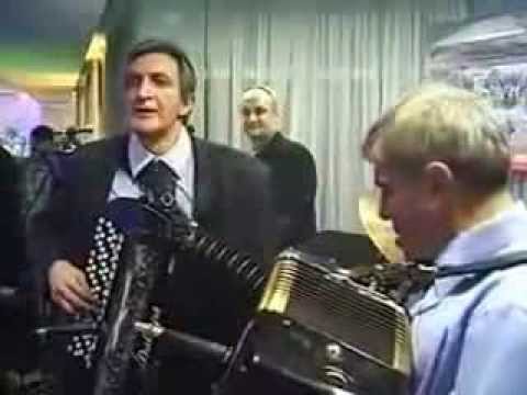 Mirko Kodic i Pero Gudelj - Kolo (FIS zabava za djelatnike 2003)