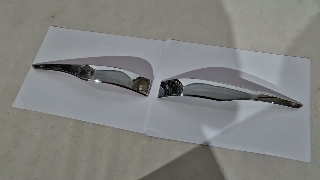 Toyota Land Cruiser 300 2021– Forkromede spejlkåber (2 stk., krom) Video 1