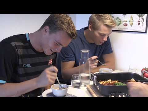 Kokke for en dag: Se badmintonspillere på udebane