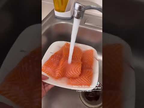 How to prepare raw salmon sushi at home #rawsalmon #sushi #foodtutorial #salmon