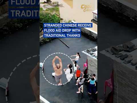 Stranded Chinese receive flood aid drop with traditional thanks #CoolChina