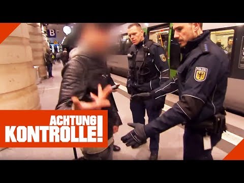 "Was willst Du von mir?" Aggressiver Schwarzfahrer muss auf die Polizeiwache! | Achtung Kontrolle