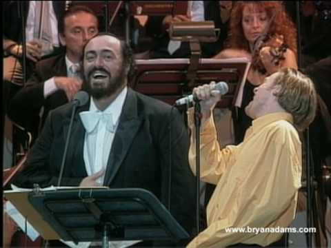 Bryan Adams e Luciano Pavarotti Cantam 'O Sole Mio'