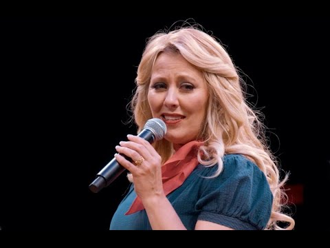 Artists Lounge Live Recording Session - Katie Deal