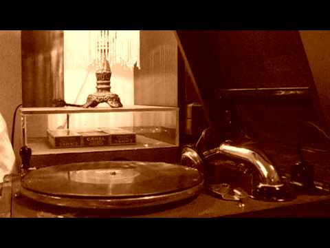 Carmen Cavallaro plays "Funiculì, Funiculà" at 78rpm on a "Paillard" post WWII