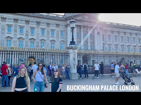 London Walk | Buckingham Palaces, St James’s Park | Queen Elizabeth's Platinum Jubilee Preparation