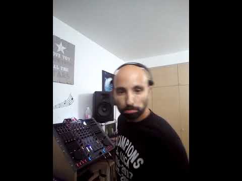 Dj Timmy (The Memories Lligallos) mixing in my house Maig 2018