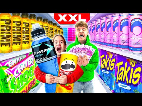 KLEINEM JUNGEN alles KAUFEN, was er ANFASST in XXL SÜSSIGKEITEN LADEN!