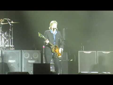 She's A Woman - Paul McCartney (Montevideo 2024)