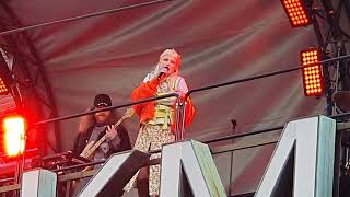 Chisu - Sabotage live Stockmannin lippa 29.5.2022