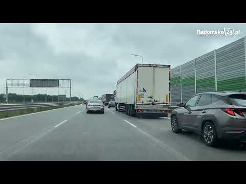 Korek jaki się utworzył na A1 na zjeździe na węźle Radomsko