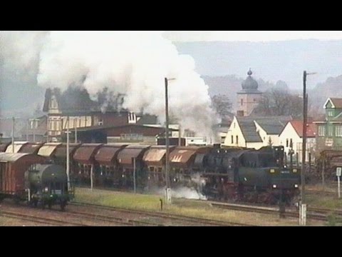 Schwere Güterzüge mit Dampflok 52 8075 und Schiebelok beim Kali-Plandampf 1999