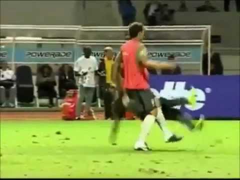 FIGHT Thiago Silva floors Neymar in Brazil training !!!