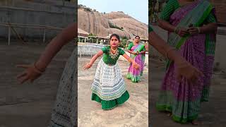 Download lagu Chilaka pacha chirakatti O chinnadana 🔥 mother and daughter dance #folksong #folkjanapada #shorts mp3