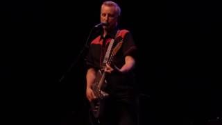 Billy Bragg - A new England - tribute to Kirsty MacColl and her mom