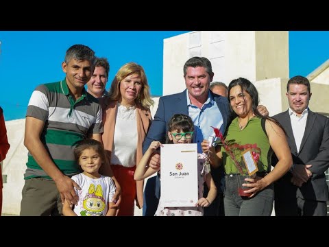 En Jáchal, Orrego entregó viviendas, anunció un pavimento y entregó herramientas para la producción