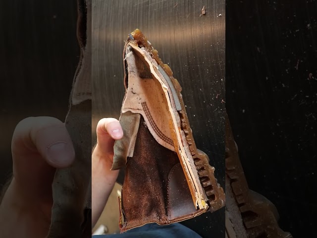 Vídeo relacionado con DR. MARTENS 1460 Decayed Roses Classic Tumbled Nappa boots