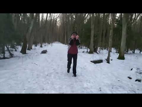 Agresywny ćpun Major Suchodolski awanturuje sie w lesie