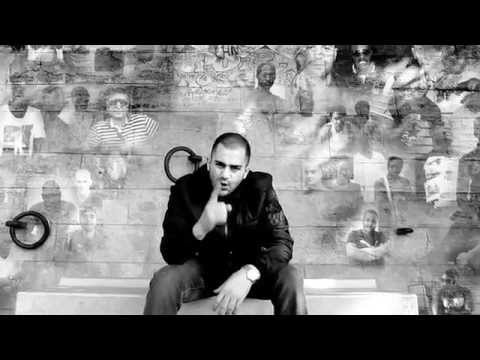 KORYAZ   Assis sur un banc inédit