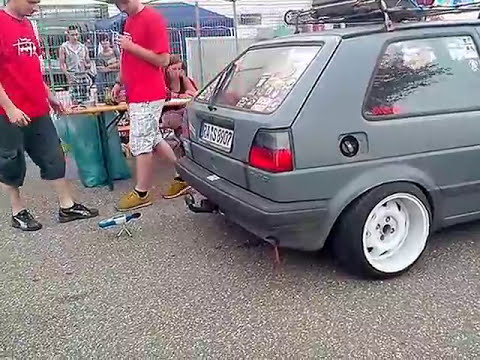 VW Golf 2 vs VW Golf 4 R32 124,3 Decibel Rockford Fosgate 2014