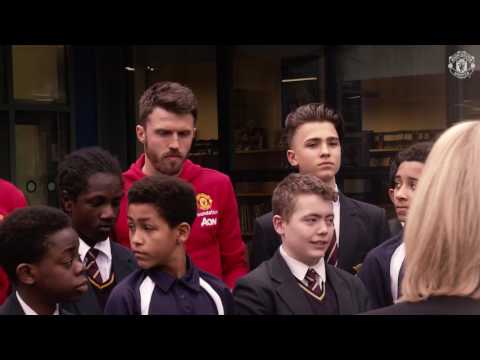 Oldham pupils meet Manchester United stars for #SchoolsUnited