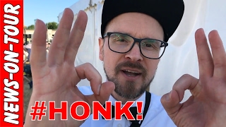 Honk! Interview | Hallo Helmut (andere Farbe - 100 Jahre Garantie) | Oberhausen Ole 2017