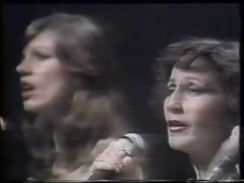 Quarteto em Cy - Por causa de você (Tom  Jobim e Dolores Duran) - anos 70 TVE