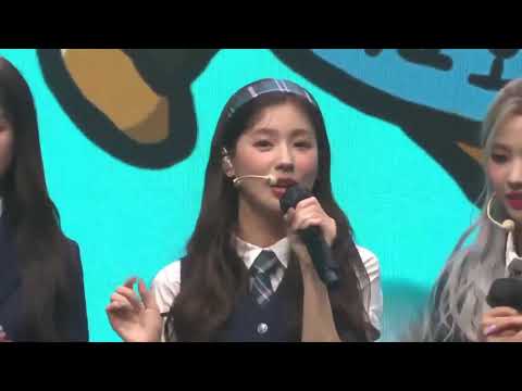 Miyeon and Soyeon singing their parts in K/DA - "The Baddest" & "MORE"