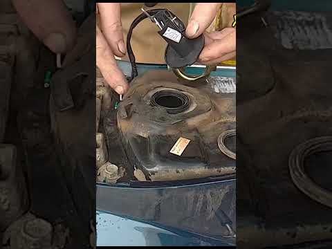 Cách thay phao xăng xe wave, phần 3